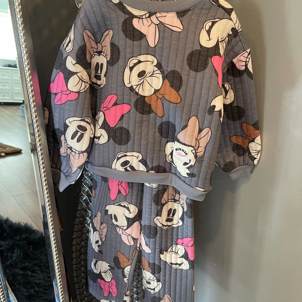 Gray Minnie Mouse Quilted Lounge Set with Pink Bows